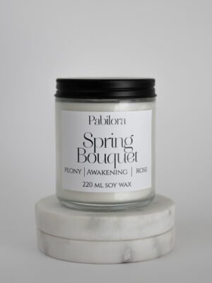 Pabilora Spring Bouquet scented candle featuring peony, rose, juicy apple, and a warm base of amber and musk.